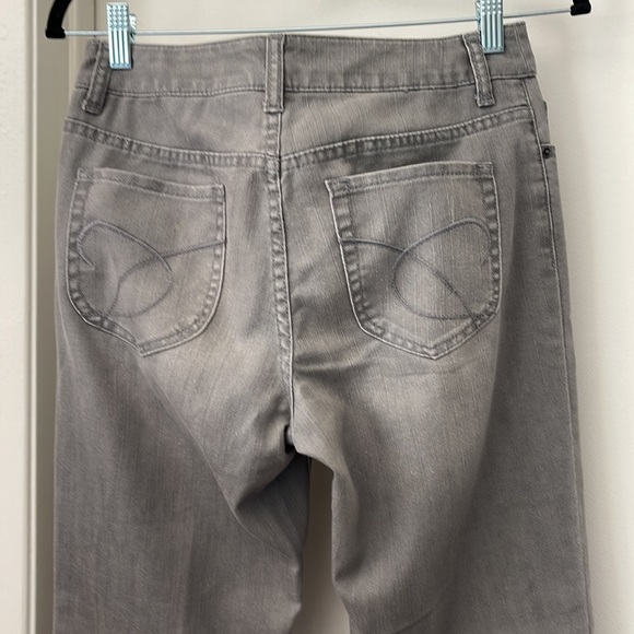 Euc Ladies Chico’s Platinum Slim Leg Denim Jeans. - Picture 4 of 6